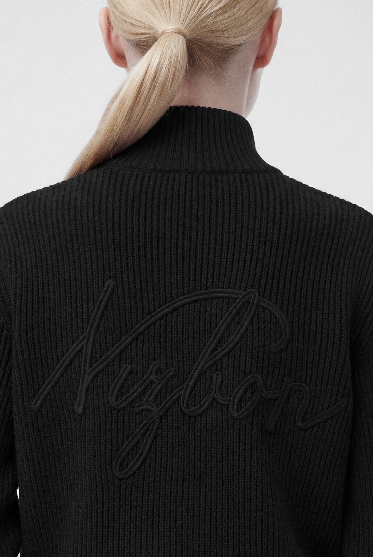 SIGNATURE CROPPED ZIP-UP KNIT